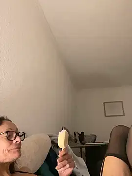 Chris06d22xh online show from September 2025 06:32:02 PM