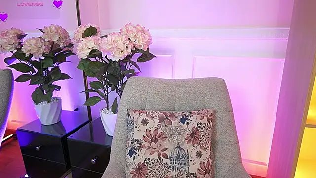 MilaCrave online show from March 2026 12:44:01 PM