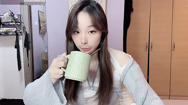 Y2Luvk online show from November 2025 09:25:01 PM