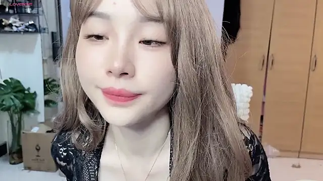 Snapshot of Y2Luvk chatting on February 2026 06:33:02 PM Y2Luvk online show from February 2026 06:33:02 PM