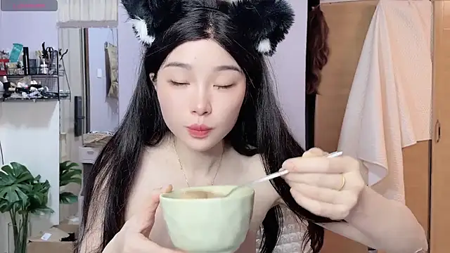 Snapshot of Y2Luvk chatting on February 2026 06:55:02 PM Y2Luvk online show from February 2026 06:55:02 PM