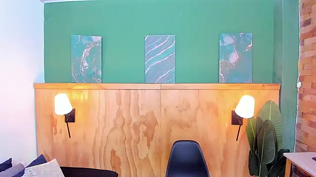 halleylorens online show from April 2026 12:06:02 PM