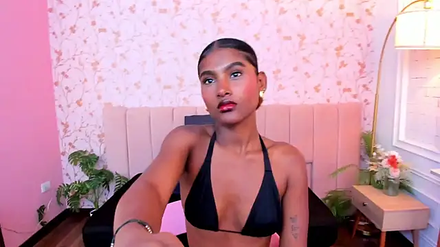halleylorens online show from July 2026 07:18:01 PM