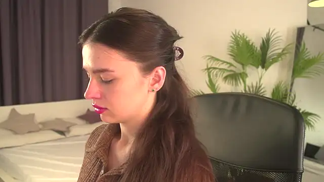 Olivia Farrell online show from November 2025 12:45:02 PM