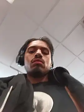 Snapshot of mrredcorn chatting on October 2025 05:44:02 PM mrredcorn online show from October 2025 05:44:02 PM