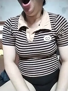 Snapshot of Mie_rose chatting on May 2026 01:32:02 AM Mie rose online show from May 2026 01:32:02 AM