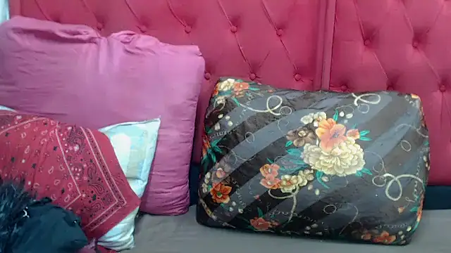 BUNNYCHOWX28 online show from February 2026 07:18:01 PM