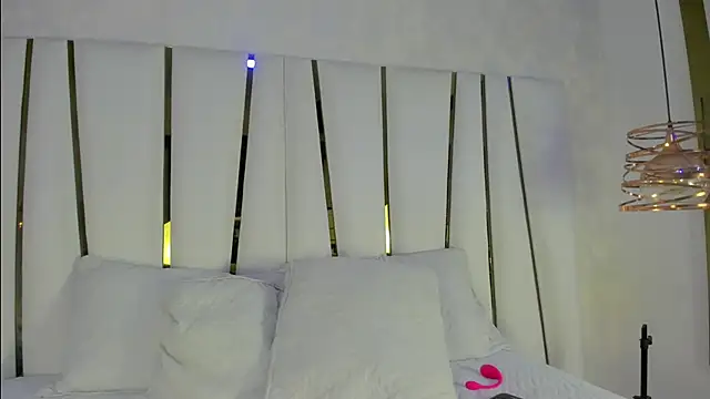 bonnie sm online show from October 2025 07:32:01 PM