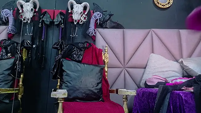 EvaSabath online show from October 2025 09:04:01 PM