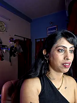 Snapshot of Love_Beauty01 chatting on April 2026 07:27:01 PM Love Beauty01 online show from April 2026 07:27:01 PM