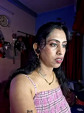 Snapshot of Love_Beauty01 chatting on April 2026 06:43:02 PM Love Beauty01 online show from April 2026 06:43:02 PM