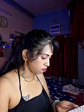 Snapshot of Love_Beauty01 chatting on May 2026 06:35:02 PM Love Beauty01 online show from May 2026 06:35:02 PM