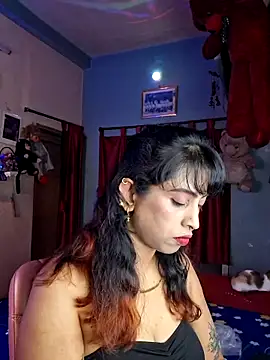 Snapshot of Love_Beauty01 chatting on May 2026 06:48:01 PM Love Beauty01 online show from May 2026 06:48:01 PM