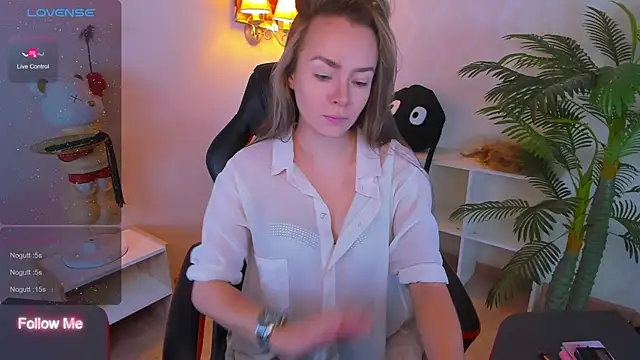 Snapshot of Little_Rockk chatting on October 2025 04:57:01 AM Little Rockk online show from October 2025 04:57:01 AM