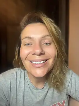 Snapshot of emmasweett11 chatting on June 2026 09:42:02 PM emmasweett11 online show from June 2026 09:42:02 PM