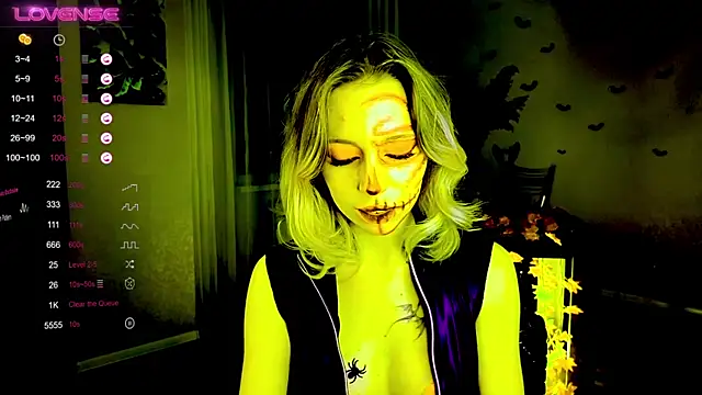 NyxaThorn online show from October 2025 02:40:01 PM