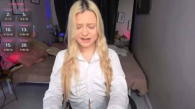 Millie Vanillies online show from October 2025 08:31:02 PM