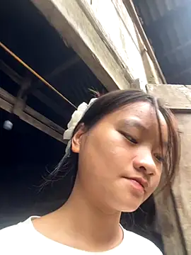 Snapshot of __Nhug__05 chatting on October 2025 01:14:01 AM   Nhug  05 online show from October 2025 01:14:01 AM