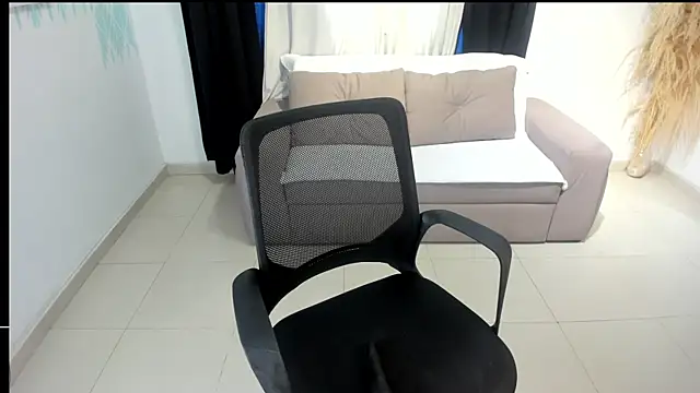 Emiss Jones online show from December 2025 05:09:02 PM