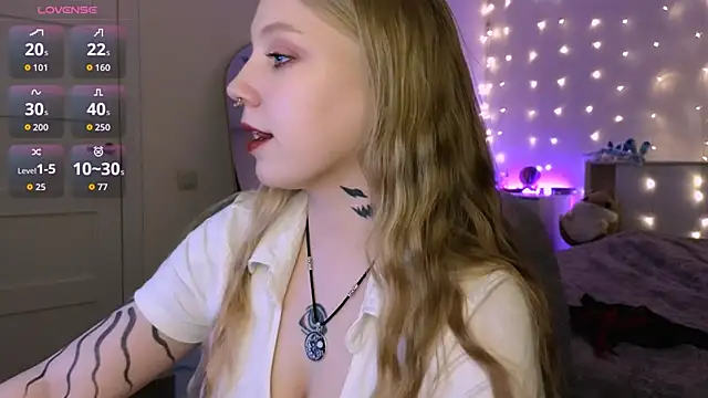 Snapshot of RebeccaAster chatting on April 2026 05:28:01 PM RebeccaAster online show from April 2026 05:28:01 PM