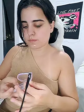 CutteGirl99 online show from September 2025 11:37:01 PM