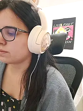 CutteGirl99 online show from October 2025 08:20:02 PM