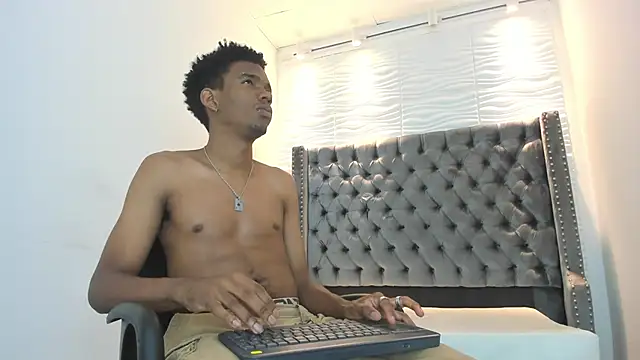 Snapshot of nero_reyd chatting on October 2025 08:07:01 PM nero reyd online show from October 2025 08:07:01 PM