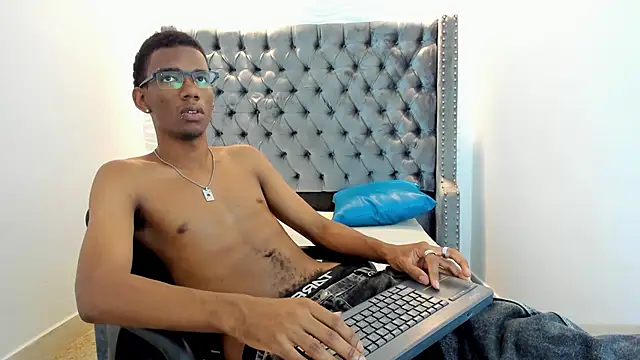 Snapshot of nero_reyd chatting on November 2025 07:07:02 PM nero reyd online show from November 2025 07:07:02 PM