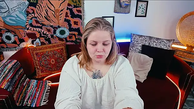 SladaDell online show from September 2025 05:18:02 AM