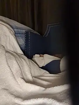 Snapshot of GRiZZLYBONE chatting on December 2025 08:23:01 AM GRiZZLYBONE online show from December 2025 08:23:01 AM