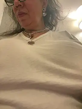 dieseldame1313 online show from March 2025 01:43:01 AM