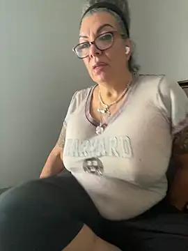 dieseldame1313 online show from October 2025 07:58:02 PM