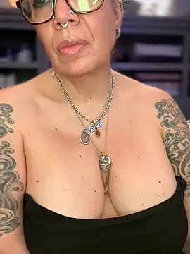 dieseldame1313 online show from March 2026 07:13:02 AM