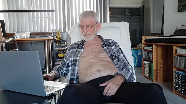 ewaldwillems99 online show from October 2025 01:45:01 PM