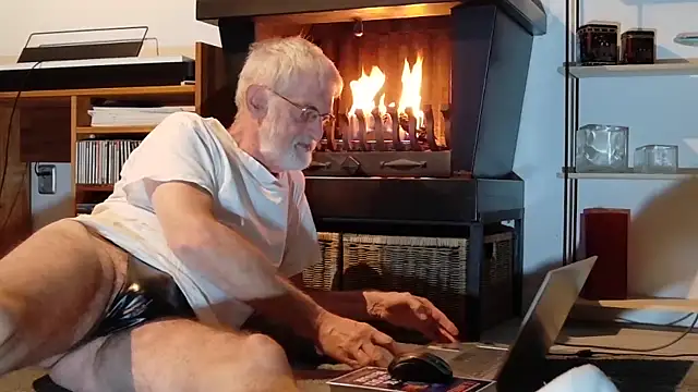 ewaldwillems99 online show from December 2025 02:45:02 PM