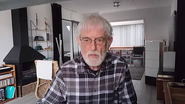 ewaldwillems99 online show from April 2026 02:37:01 PM