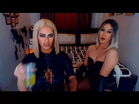 Snapshot of MystiqueQueen chatting on October 2025 08:46:02 PM MystiqueQueen online show from October 2025 08:46:02 PM