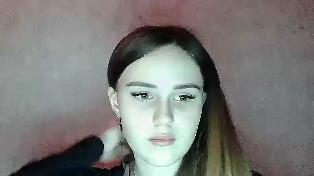 SweetLoraa online show from December 2025 04:37:02 PM