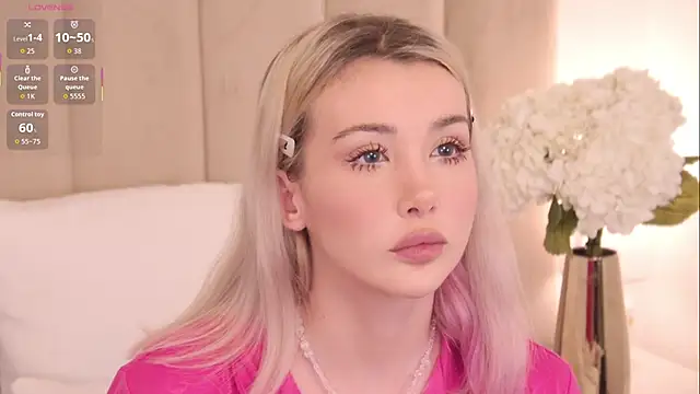 Snapshot of Nesolla chatting on October 2025 07:03:01 PM Nesolla online show from October 2025 07:03:01 PM