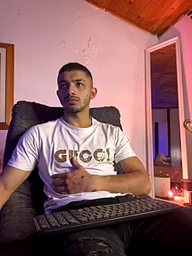 ArturoCardona  online show from November 2025 11:39:02 PM