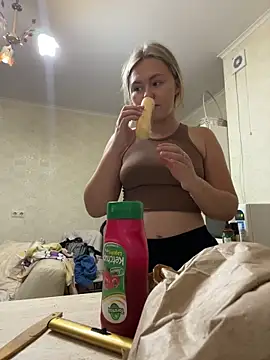 Snapshot of SunshineEmma chatting on September 2025 08:19:01 PM SunshineEmma online show from September 2025 08:19:01 PM