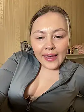 Snapshot of SunshineEmma chatting on February 2026 01:43:01 AM SunshineEmma online show from February 2026 01:43:01 AM