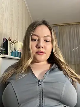 Snapshot of SunshineEmma chatting on February 2026 12:44:01 AM SunshineEmma online show from February 2026 12:44:01 AM