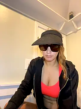 Snapshot of Lilamelon chatting on September 2025 01:44:01 AM Lilamelon online show from September 2025 01:44:01 AM