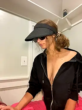 Snapshot of Lilamelon chatting on October 2025 01:14:02 AM Lilamelon online show from October 2025 01:14:02 AM