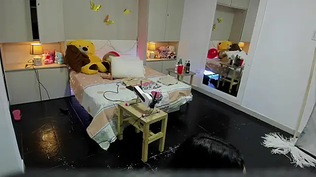 LilyWhitney online show from March 2026 04:07:02 AM