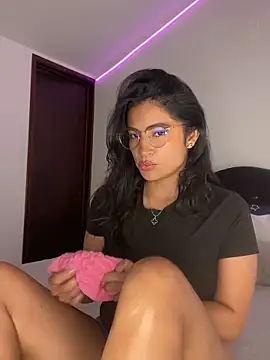 Snapshot of MiaAlarie chatting on February 2026 08:10:01 AM MiaAlarie online show from February 2026 08:10:01 AM