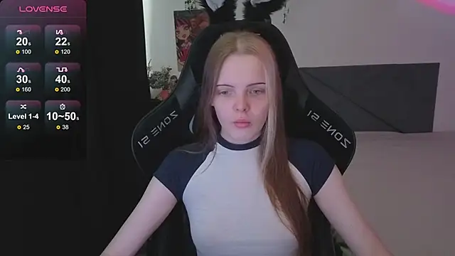 Luna Navy online show from November 2025 09:09:01 AM