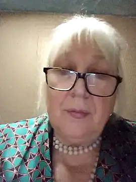 Alexia64231 online show from November 2025 02:28:02 PM