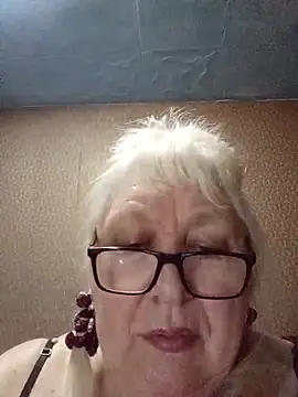 Snapshot of Alexia64231 chatting on June 2026 10:08:01 PM Alexia64231 online show from June 2026 10:08:01 PM